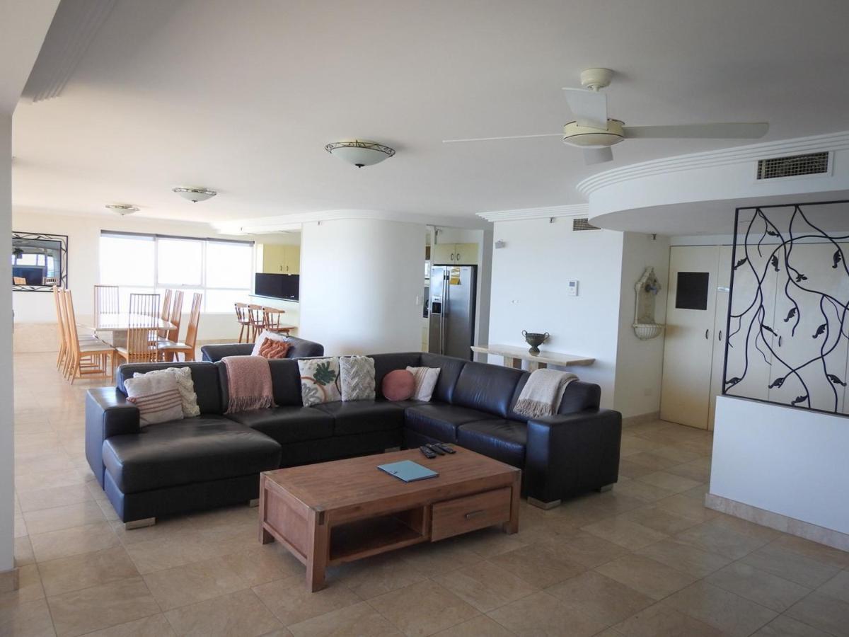 Zenith Ocean Front Apartments Голд-Кост Экстерьер фото