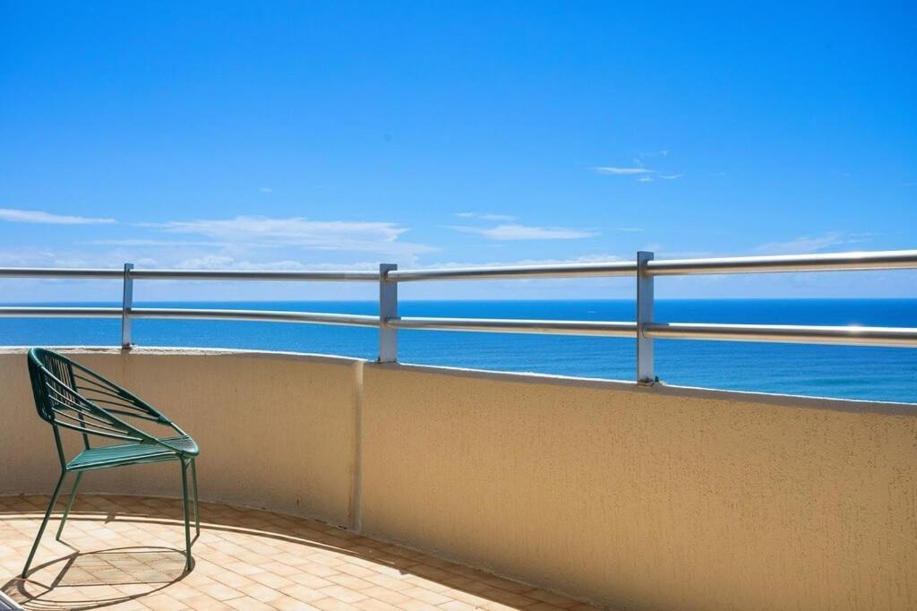 Zenith Ocean Front Apartments Голд-Кост Экстерьер фото