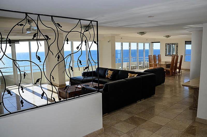 Zenith Ocean Front Apartments Голд-Кост Экстерьер фото