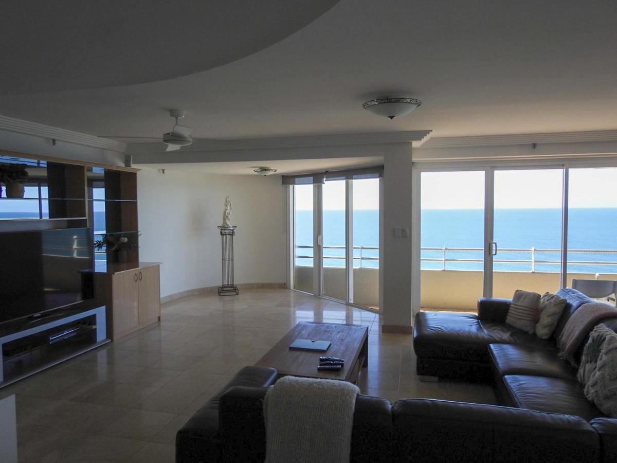 Zenith Ocean Front Apartments Голд-Кост Экстерьер фото