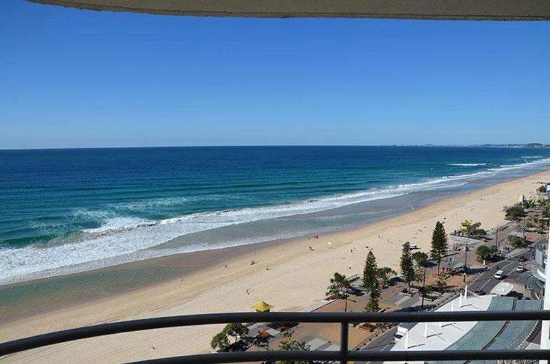 Zenith Ocean Front Apartments Голд-Кост Экстерьер фото